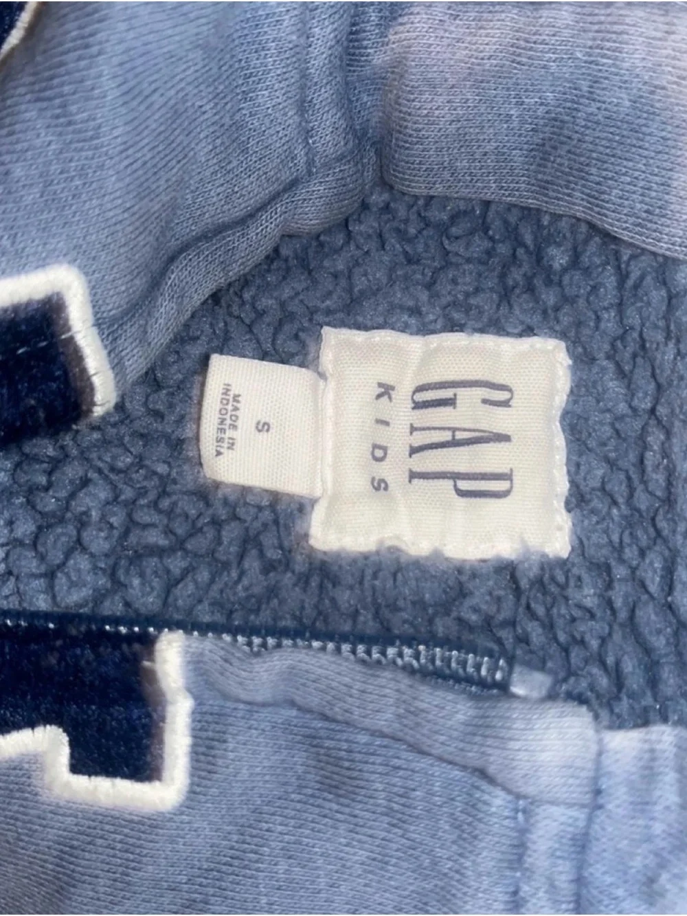 GAP classic zip